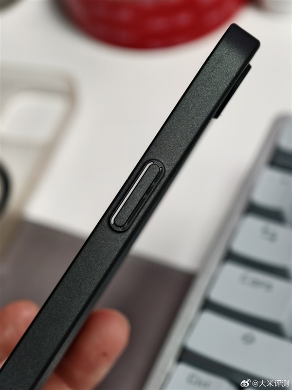 今年便宜的蘋果手機(jī)！iPhone SE 4保護(hù)殼現(xiàn)身