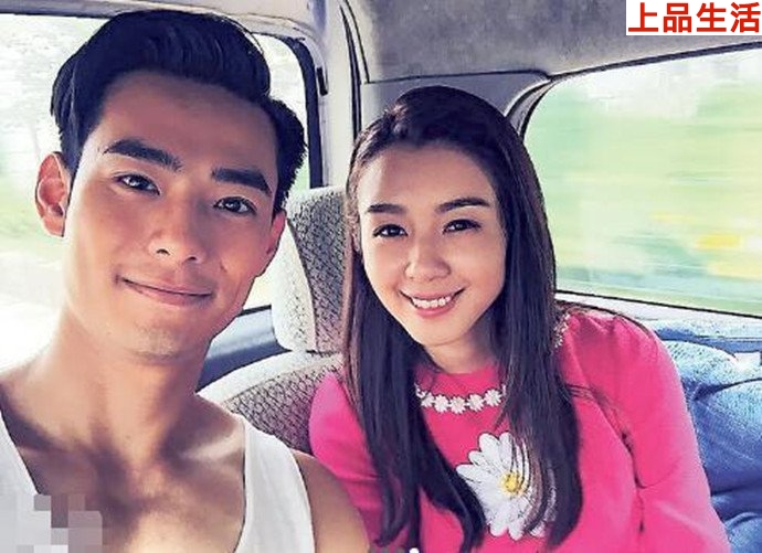 何文浩與女友的合照