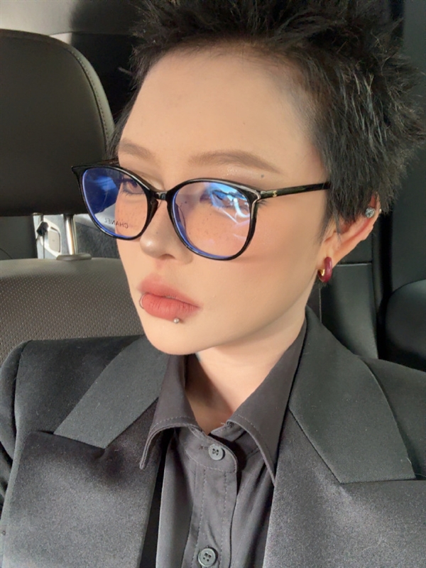 女網(wǎng)紅顧茜茜多平臺被禁言！曾自曝躺床上什么也沒干一天收入30萬 罵聲越大賺得越多