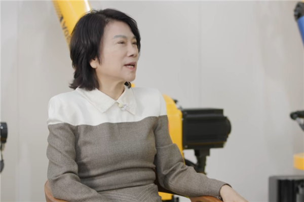 董明珠稱挖人是小偷行為：我們人才都是高校畢業(yè)生招進來