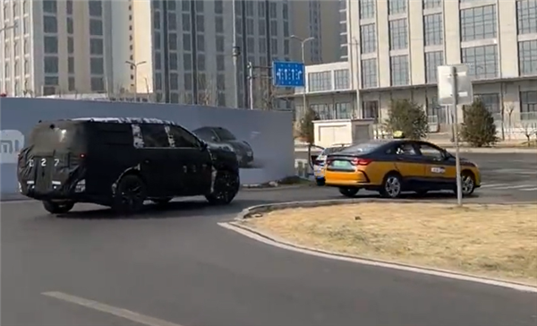 小孩哥喊話雷軍出一款全家出行的車：已在測(cè)試 預(yù)計(jì)明年發(fā)