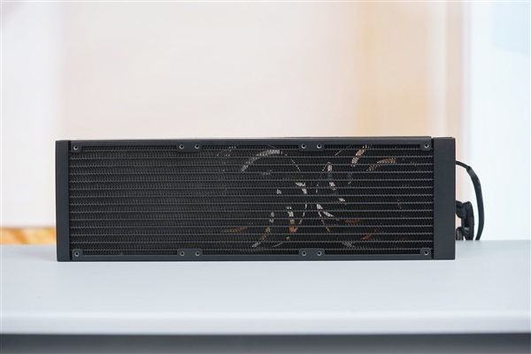 獨(dú)立磁吸IPS液晶屏！超頻三銀翼DT360水冷散熱器圖賞