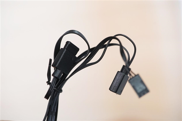 獨(dú)立磁吸IPS液晶屏！超頻三銀翼DT360水冷散熱器圖賞