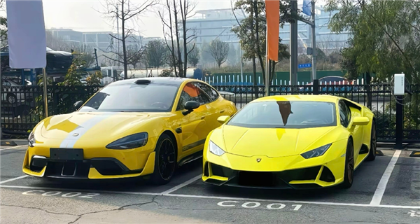 小米SU7 Ultra有多大：保時(shí)捷、蘭博基尼跑車一比就是弟弟