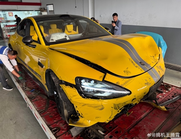 小米SU7 Ultra賽道首撞現(xiàn)場慘烈 1548匹馬力真不是開玩笑：雷軍發(fā)聲