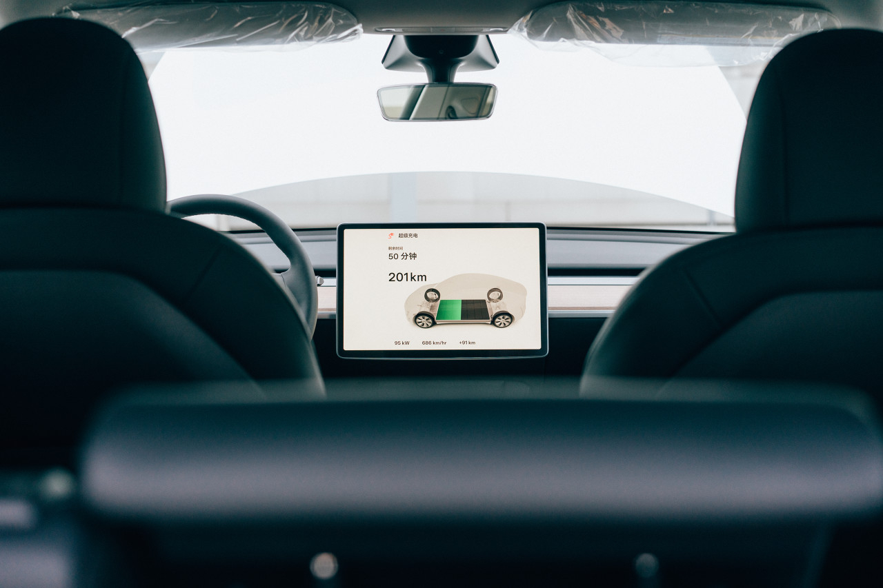 市值一夜蒸發(fā)9400億元！特斯拉股價較高點腰斬，馬斯克：長期看會很好