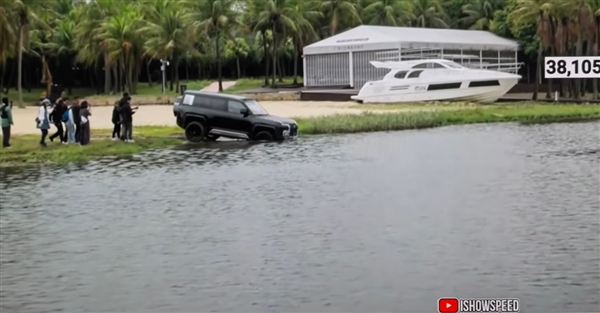 甲亢哥深圳直播體驗比亞迪仰望U8下水：滿臉害怕極了