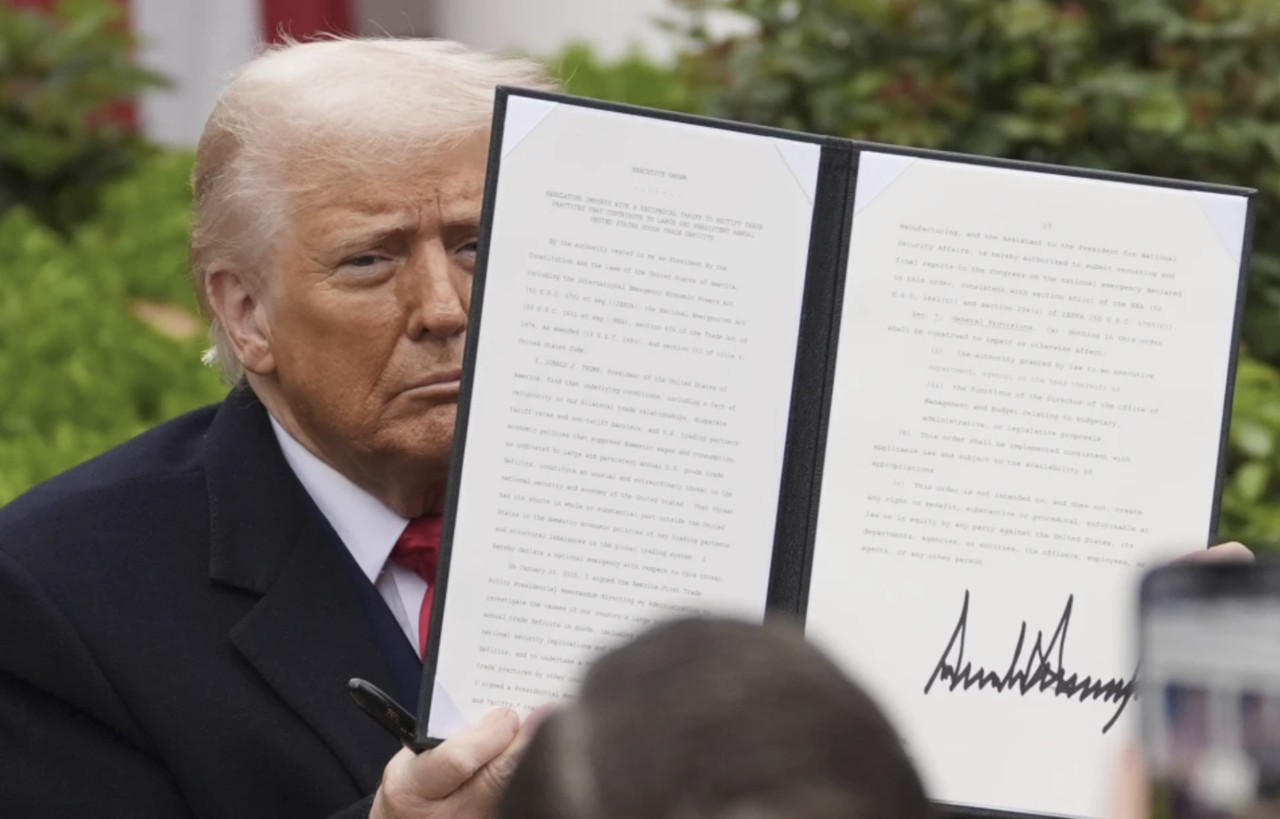 最高49%！特朗普發(fā)動全球關(guān)稅戰(zhàn)，美財長：請不要報復