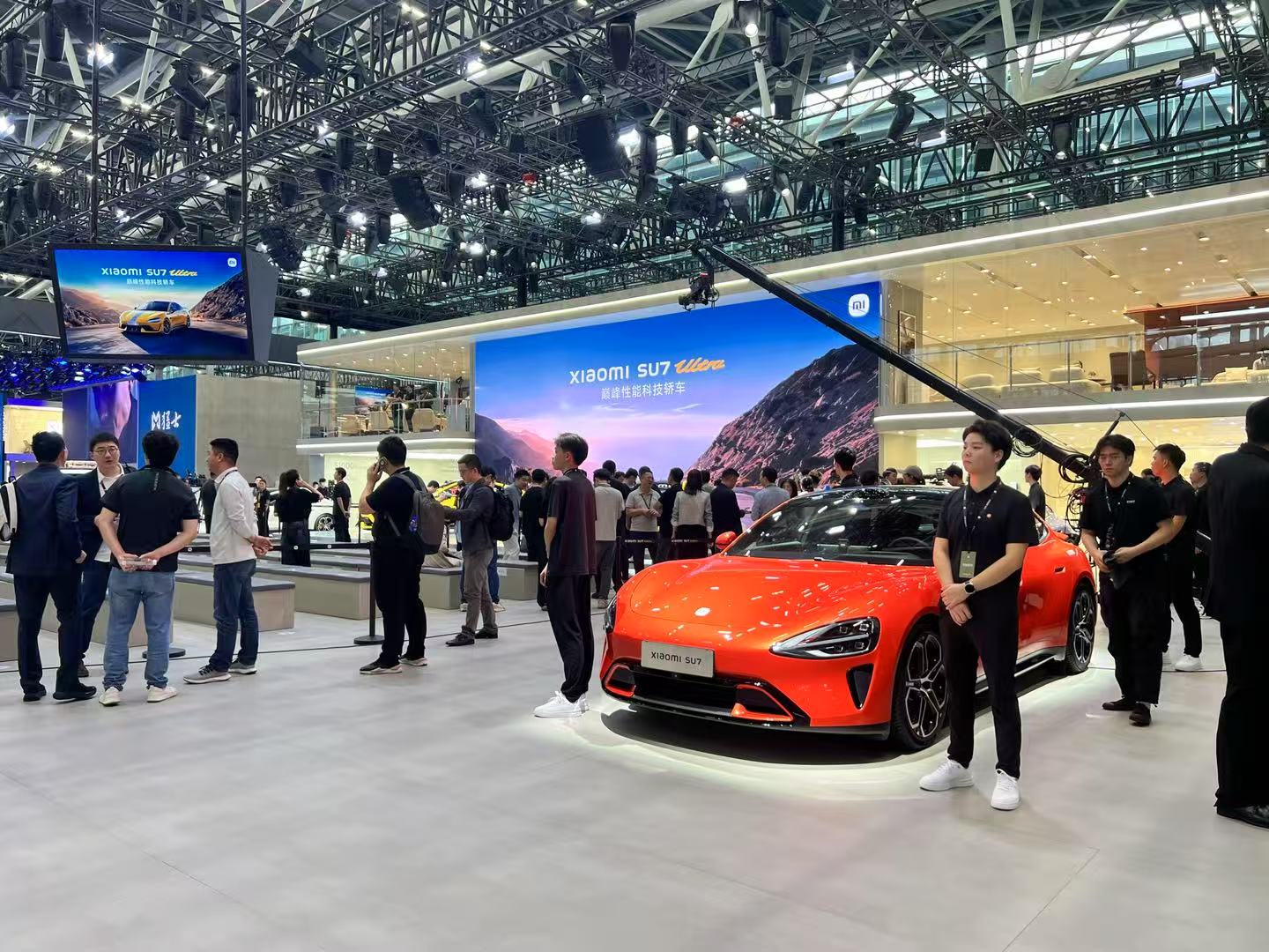 SU7爆燃致3人死亡，小米公布行車數(shù)據(jù)！疑似遇難者家屬：小米未與其聯(lián)系