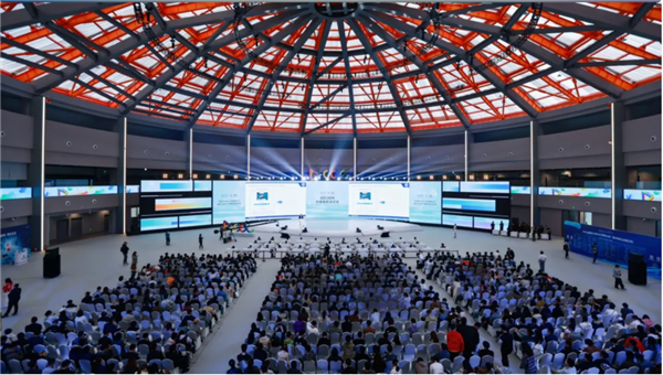 都說頁游要死了 結(jié)果老外想做自己的“貪玩藍(lán)月”