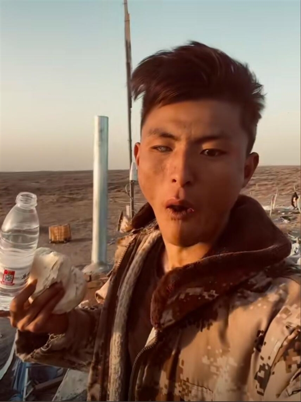 異瞳男生回應(yīng)不到一個(gè)月漲粉200萬(wàn)：跟做夢(mèng)一樣