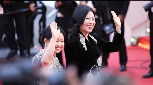 五年20萬公里！“50歲自駕游阿姨”回應(yīng)走戛納紅毯：希望越來越多的普通人被看見