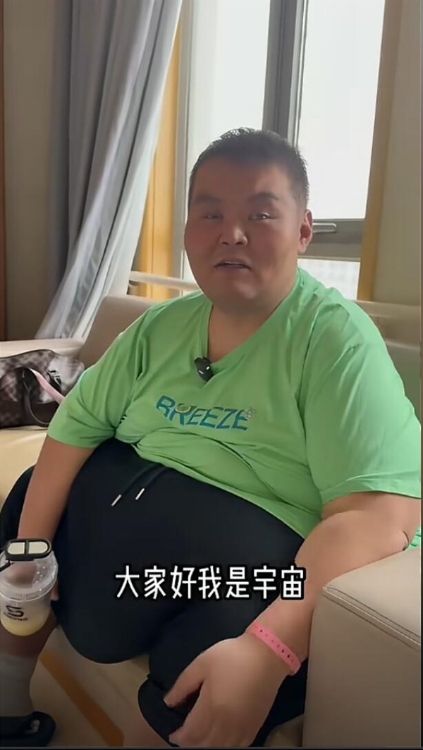 718斤“中國第一胖”減掉半個(gè)自己：四個(gè)月瘦了300斤