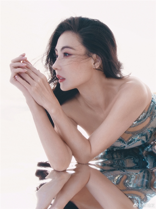 45歲張柏芝出席活動(dòng)引圍觀：網(wǎng)友感嘆美的不知天地為何物了