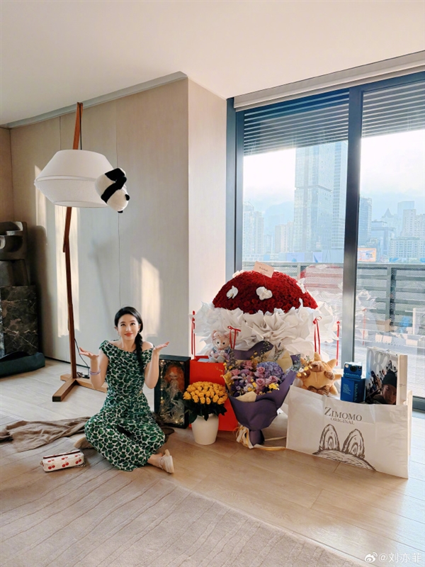 劉亦菲曬38歲生日照 眾明星發(fā)文慶祝：網(wǎng)友直呼神仙姐姐依舊美麗動人