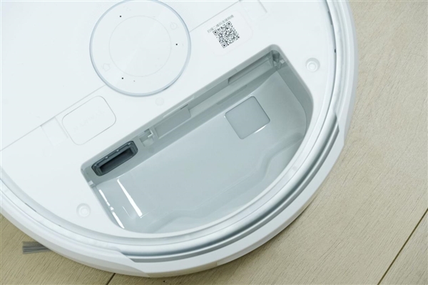 履帶式熱活水循環(huán)洗地！云鯨J6圖賞