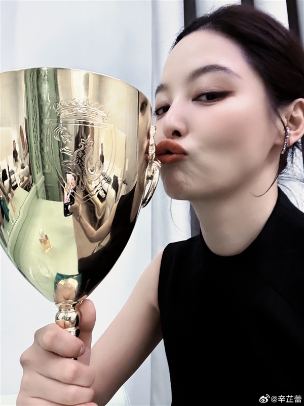 鞏俐之后 39歲辛芷蕾奪威尼斯電影節(jié)影后：曝全票通過 曬自拍“感恩所有”