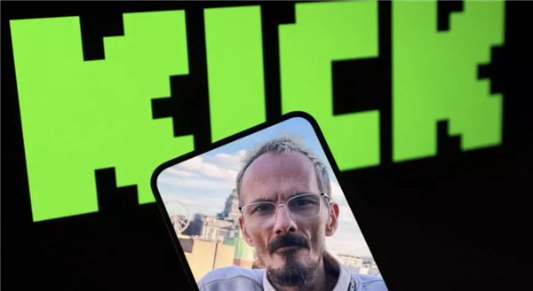 抽自己大嘴巴起號 是我今年見過最邪門的事