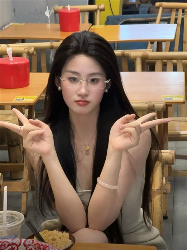 網(wǎng)紅劉一菲走紅：本人承認蹭劉亦菲流量