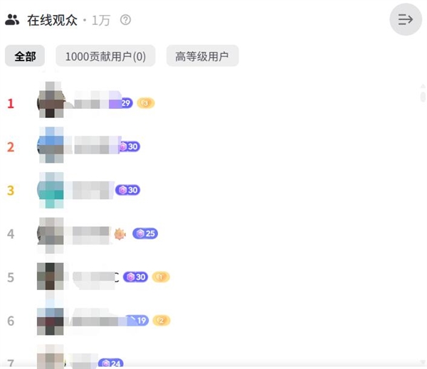 48歲女子坐超市收銀臺后彈唱走紅：嗓音酷似田震