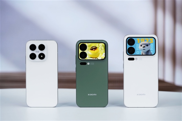 小米手機(jī)推送國(guó)慶中秋節(jié)日限定水?。褐袊?guó)紅邊框搭配金色手寫字體 喜慶氛圍拉滿