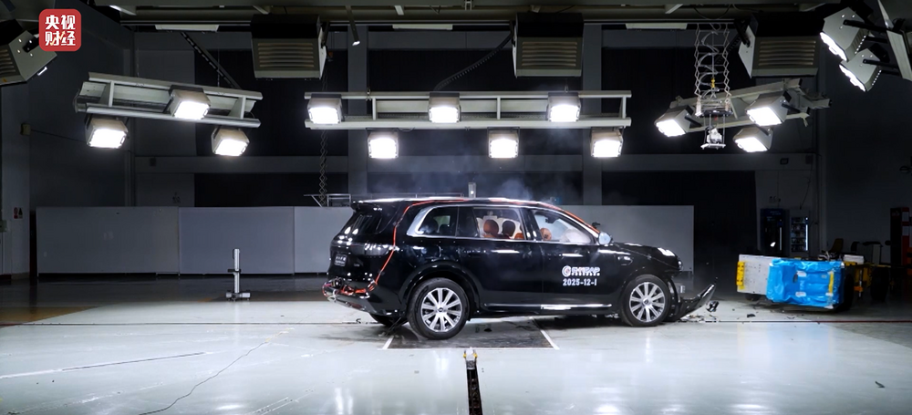 安全新標(biāo)桿！問(wèn)界M8 純電版高質(zhì)量通過(guò)央視財(cái)經(jīng)安全4項(xiàng)“大考”