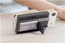 全球首款！威剛推出移動(dòng)電源+固態(tài)硬盤二合一SR800