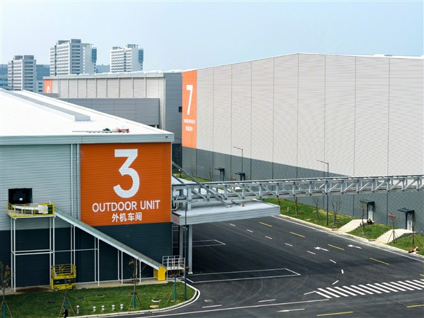 誰(shuí)再說(shuō)我是“組裝廠”！今天小米集齊三大工廠：手機(jī)、汽車(chē)和大家電全部自己生產(chǎn)